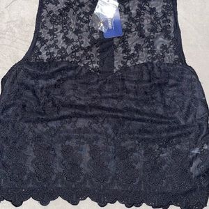 Forever 21 sleeveless lace crop top